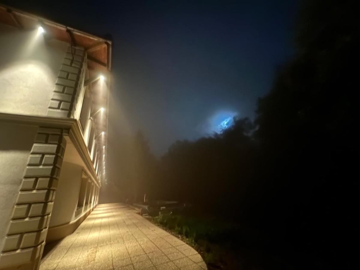 Hotel Galeria Pezinska Baba Pezinok Buitenkant foto