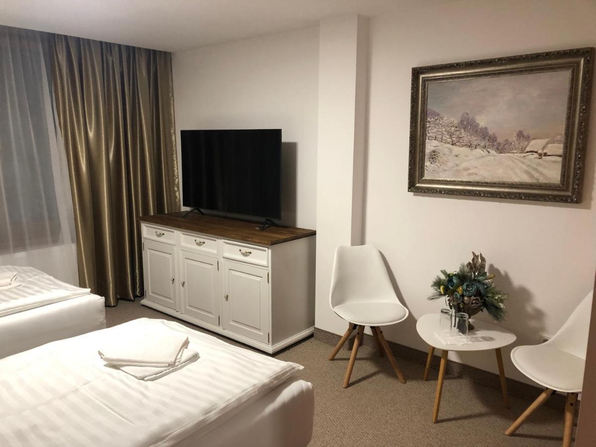 Hotel Galeria Pezinska Baba Pezinok Buitenkant foto