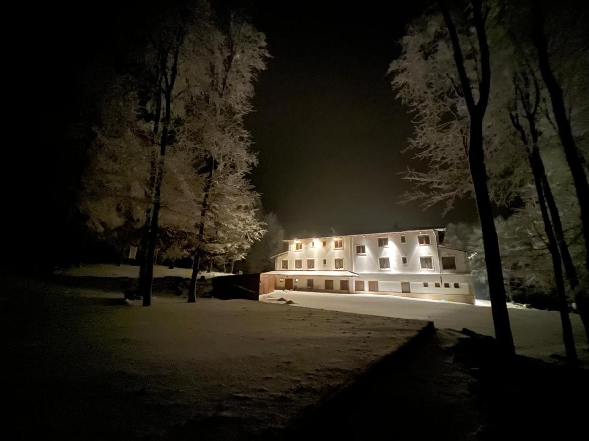 Hotel Galeria Pezinska Baba Pezinok Buitenkant foto