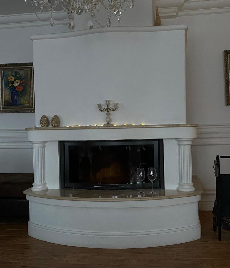 Hotel Galeria Pezinska Baba Pezinok Buitenkant foto