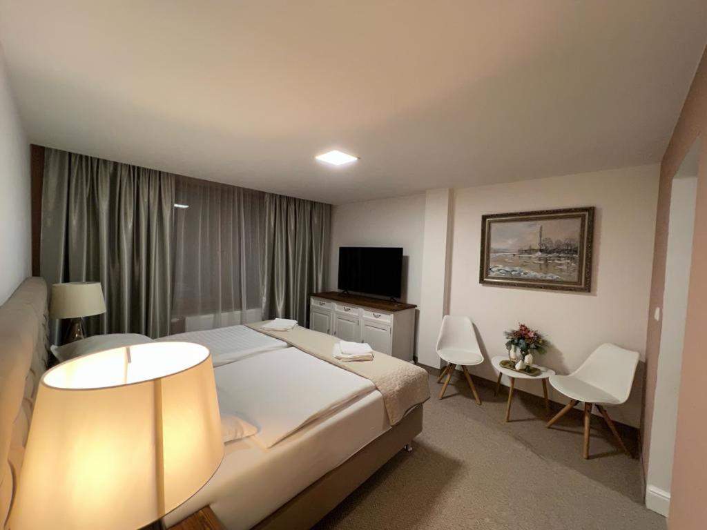 Hotel Galeria Pezinska Baba Pezinok Buitenkant foto