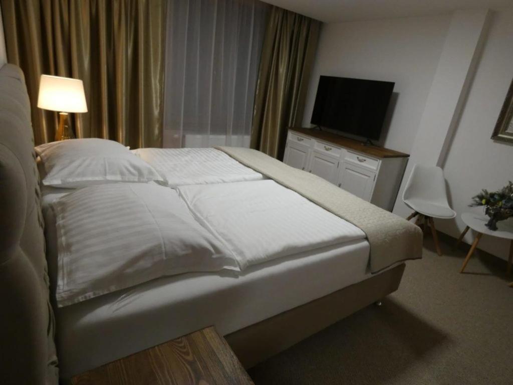 Hotel Galeria Pezinska Baba Pezinok Buitenkant foto